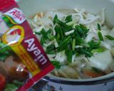 Foto langkah ke 5 dari resep Sup Jamur Tiram Putih.