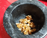 Foto del paso 4 de la receta: Ensalada muy completa con nueces y vinagreta de mostaza y nuez