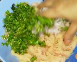 A picture of step 1 of Chicken cheese kabab.