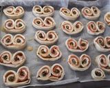 Foto del paso 5 de la receta: Palmeritas de hojaldre con salmón y queso