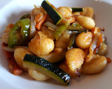 Foto del paso 7 de la receta: Ñoquis tex mex con verduras salteadas y almendras