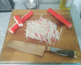 Foto del paso 2 de la receta: Tostadas de salpicón de surimi