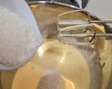 Foto del paso 3 de la receta: Bizcocho de leche condensada y coco