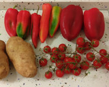 Foto del paso 3 de la receta: Picantón y tomatitos asados con pimientos y patatas fritas