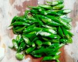 Foto langkah ke 2 dari resep Tumis Pare Cabai Hijau.