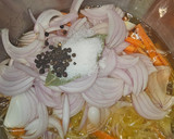 Foto del paso 2 de la receta: Huevo roto en escabeche ligero de setas
