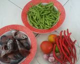 Foto langkah ke 1 dari resep Ikan tongkol kacang panjang balado.