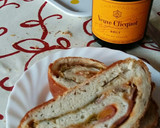Foto del paso 12 de la receta: Hogaza de pan rellena de beicon, tres quesos y setas