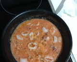 Foto del paso 3 de la receta: Calamares con salsa de tomate y arroz