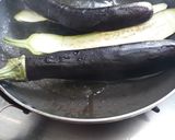 A picture of step 1 of Khatte Meethe Baigan.