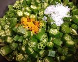 * வெண்டைக்காய், ஸ்பைஸி பொரியல்*(spicy ladys finger poriyal recipe in tamil) ரெசிபி ஸ்டேப் 3 புகைப்படம்