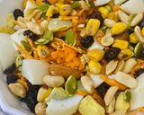 Foto del paso 7 de la receta: ENSALADA CROCANTE DE ZANAHORIA, HUEVO Y PASAS DE UVA 🍇 🥗🥚🥗🥕 (CON MIX DE FRUTOS SECOS) 🥗🥜🫘🌰🥗