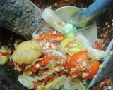 รูปขั้นตอนการทำที่ 2 ของ ส้มตำกุ้งสด