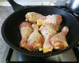 Foto del paso 1 de la receta Jamoncitos de pollo con manzana 🍏