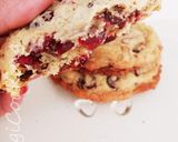 Une image de l'étape 3 de Big cookies aux cranberries et chocolat au lait.
