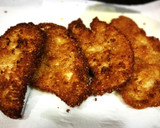 Foto del paso 6 de la receta: Pechuga rebozada con ensalada de patatas azules