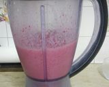 A picture of step 1 of Strawberry milkshake.