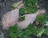 Foto langkah ke 1 dari resep Ayam Suwir Daun Jeruk.