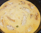 Foto del paso 4 de la receta: Solomillo de pollo en salsa de leche de coco y rulo de cabra