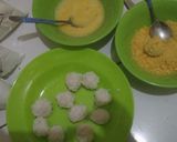 Foto langkah ke 1 dari resep Bola-bola nasi keju.