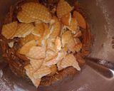 Foto del paso 3 de la receta: Bollitos con pepitas de chocolate y galletas
