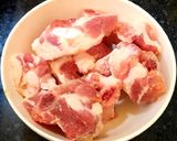 Hình bước làm 1 của món Canh sườn non nấu táo đỏ