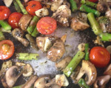 Foto del paso 3 de la receta: Trucha con verduritas salteadas y patatas al lekue