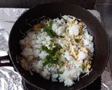 Foto langkah ke 8 dari resep Nasi goreng Mawut Enoki Mushroom.