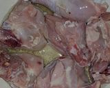 Foto langkah ke 2 dari resep Ayam Kecap Bunga Bawang.