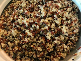 Pimientos rellenos de carne y quinoa con salsa de tomate a la crema