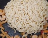 Foto langkah ke 4 dari resep Mie Goreng Kimchi #day2.