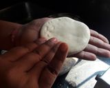 A picture of step 5 of Cheesy kulcha on tawa.