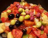 Foto del paso 11 de la receta Chicharro al horno, con cazuela de verduras y olivas