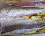 Foto del paso 2 de la receta: Merluza al horno en cama de zanahoria, zapallitos y cebolla caramelizada