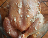Foto del paso 2 de la receta: Pollo al horno con especias y mantequilla