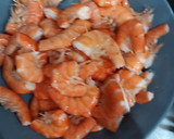 Foto del paso 2 de la receta: Ensalada de arroz basmati, langostinos, aguacate y coco 🦐 🥑 🥥