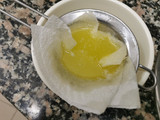 Medallons de rap amb salsa holandesa de'ametlles