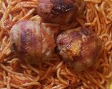 Paradicsomos tészta baconos sajttal töltött húsgombóccal recept fázis 6 fotója