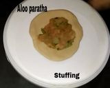A picture of step 3 of Aloo paratha.