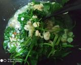 Foto langkah ke 6 dari resep Tumis pucuk bijur (ubi ungu) pakai udang sedang.