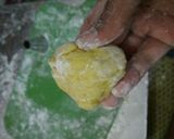 Foto langkah ke 5 dari resep Donat ubi / telo empuk lembut.