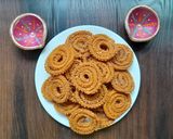 A picture of step 5 of Bhajani chakli.
