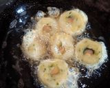 Foto langkah ke 6 dari resep Pergedel Kentang isi Bayam Sosis.