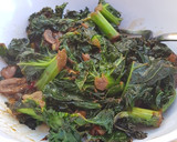 Foto del paso 4 de la receta: Kale con champiñones, piñones y otras cosas!