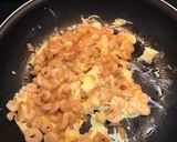 Foto del paso 3 de la receta: Revuelto de gambas con ajitos y tortilla