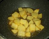 Foto langkah ke 1 dari resep Tumis Kentang Ayam Cincang.