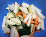 Hình bước làm 1 của món Dưa góp su hào, cà rốt, dưa chuột - món ăn kèm giòn ngon