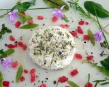 Une image de l'étape 1 de Petit fromage de chèvre frais parfumé à la l'hysope.