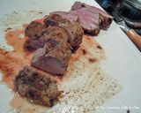 Foto del passaggio 6 della ricetta Filetto di maiale alle spezie con salsa al vino rosso con mazze di tamburo e broccoletti