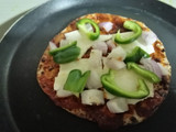 रोटी पिज़्ज़ा (roti pizza recipe in Hindi)